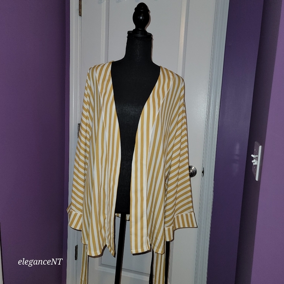 Pretty Little Thing White/ Khaki stripe wrap top Sz: L NWT - Picture 2 of 10